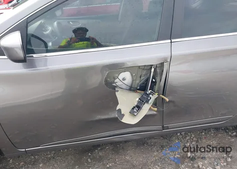 2015 Nissan Sentra S z USA, uszkodzony, nr VIN 3N1AB7AP7FY352190